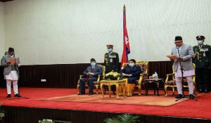 महान्यायाधिवक्ता डा. पोखरेलले लिए शपथ 